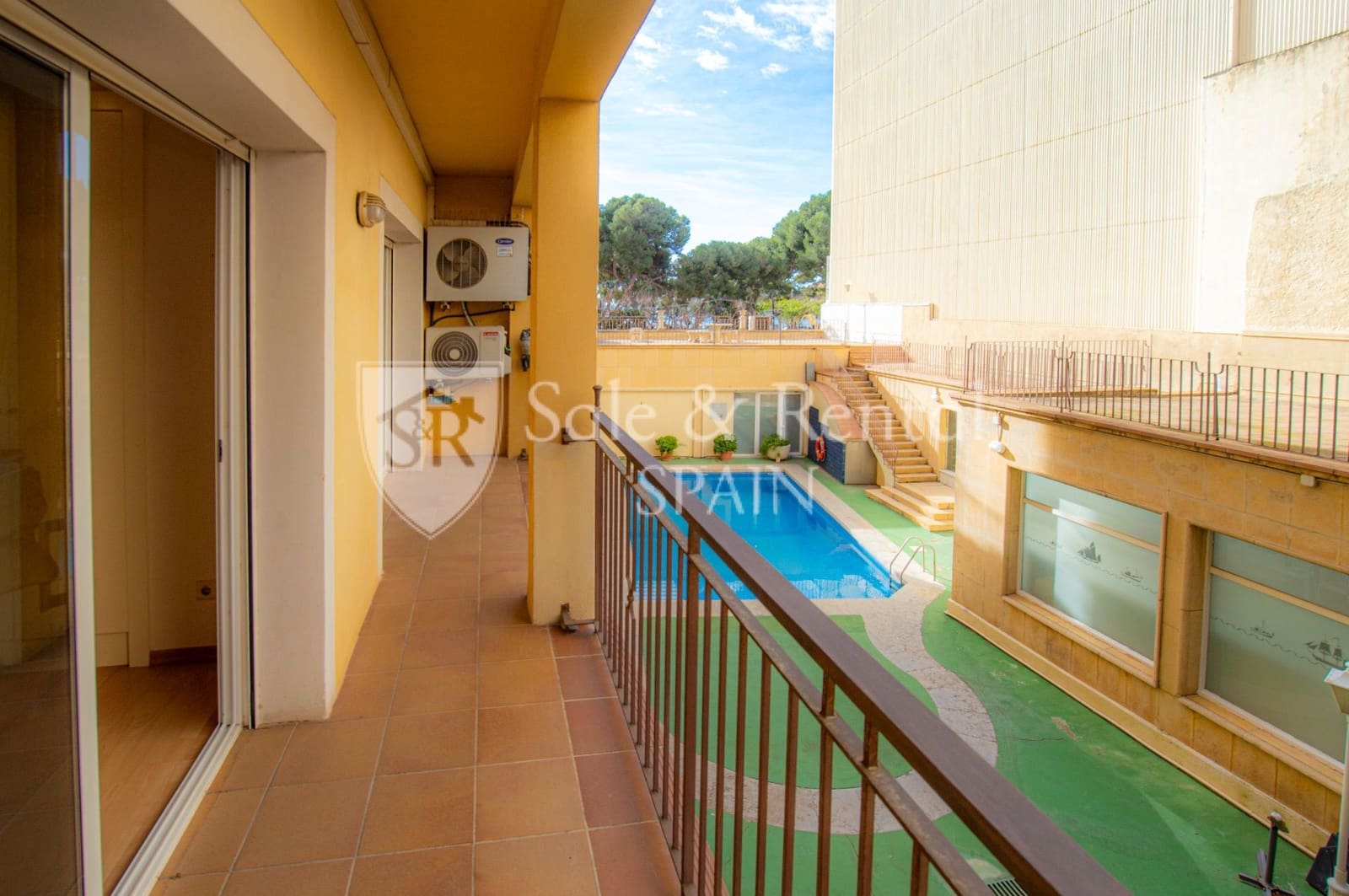 Piso de 3 habitaciones en Sant Feliu de Guíxols en venta con piscina garaje - 350.000 € (Ref: 9554520)