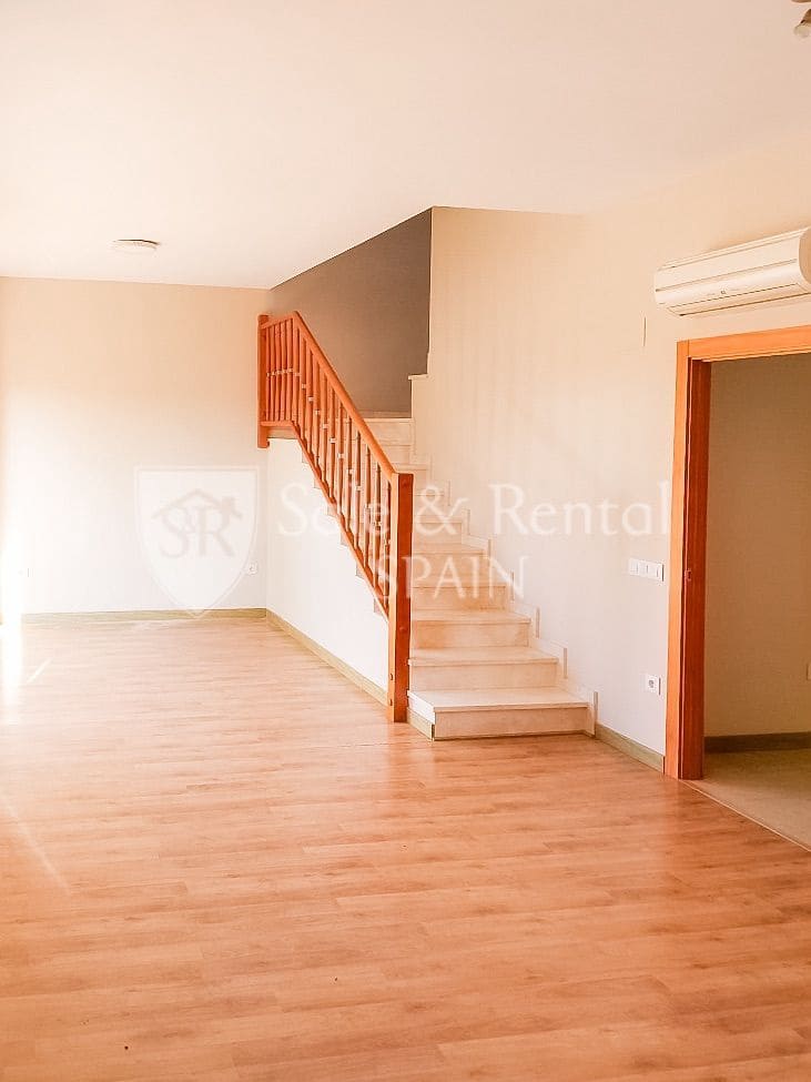 5 bedroom Semi-detached Villa for sale in Malgrat de Mar with garage - € 430,000 (Ref: 9590645)