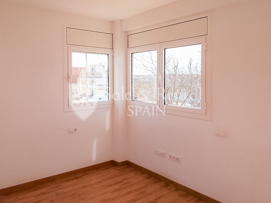 5 bedroom Semi-detached Villa for sale in Malgrat de Mar with garage - € 430,000 (Ref: 9590645)