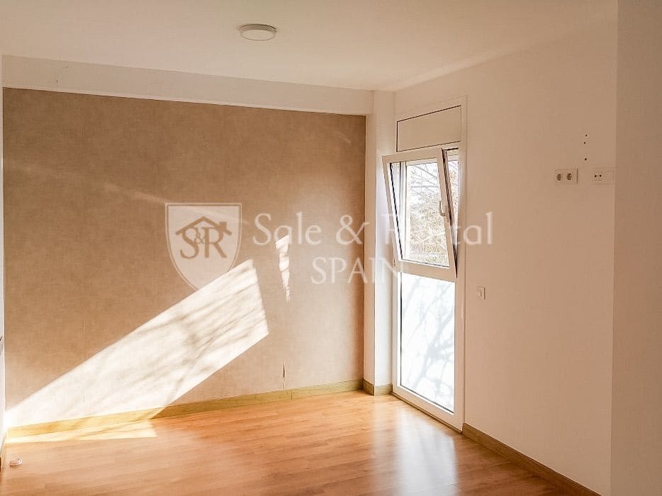 5 bedroom Semi-detached Villa for sale in Malgrat de Mar with garage - € 430,000 (Ref: 9590645)