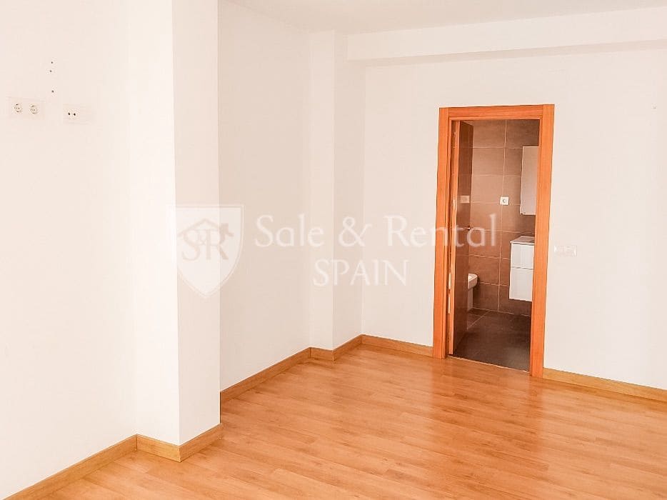 5 bedroom Semi-detached Villa for sale in Malgrat de Mar with garage - € 430,000 (Ref: 9590645)