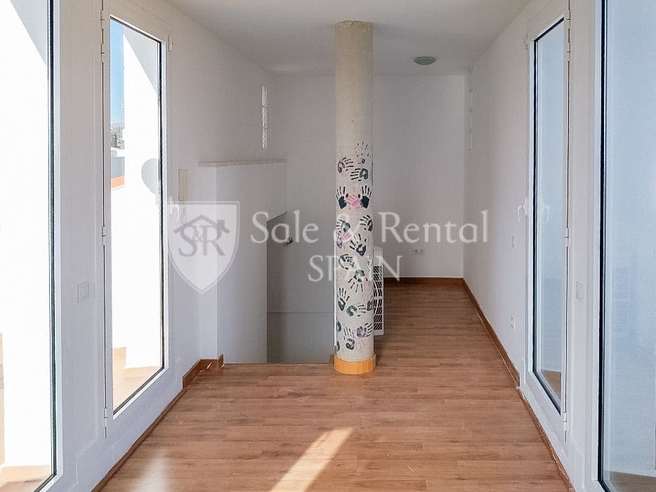 5 bedroom Semi-detached Villa for sale in Malgrat de Mar with garage - € 430,000 (Ref: 9590645)