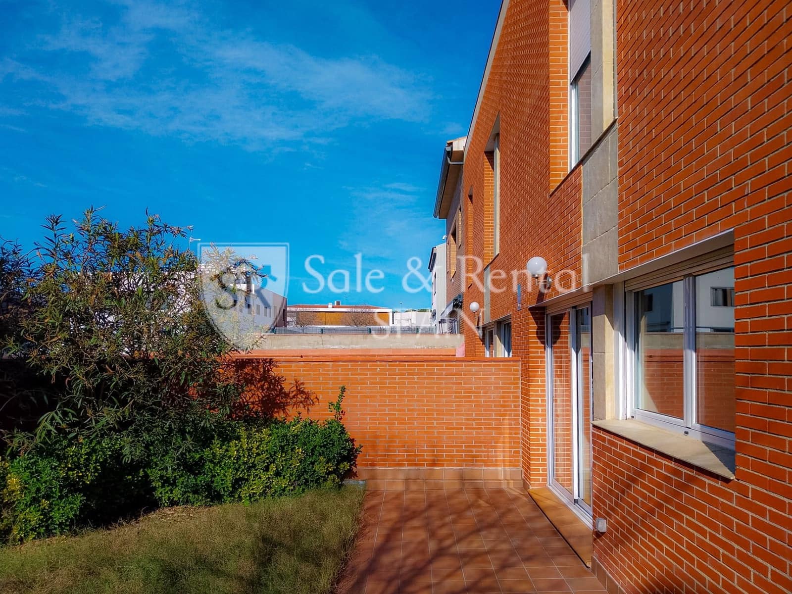5 bedroom Semi-detached Villa for sale in Malgrat de Mar with garage - € 430,000 (Ref: 9590645)