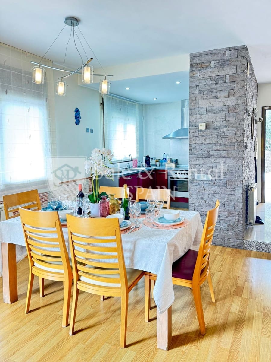 3 soveværelse Villa til salg i Lloret de Mar med swimmingpool garage - € 475.000 (Ref: 9594582)