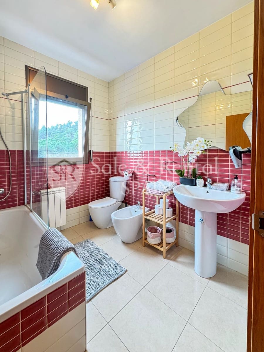 3 soveværelse Villa til salg i Lloret de Mar med swimmingpool garage - € 475.000 (Ref: 9594582)