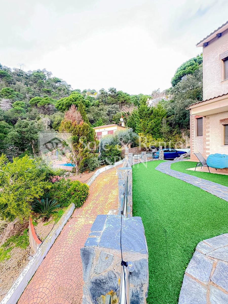 3 soveværelse Villa til salg i Lloret de Mar med swimmingpool garage - € 475.000 (Ref: 9594582)