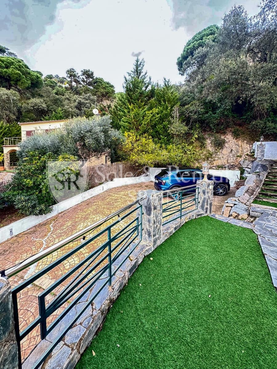 3 soveværelse Villa til salg i Lloret de Mar med swimmingpool garage - € 475.000 (Ref: 9594582)