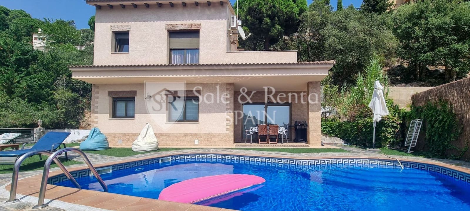 3 soveværelse Villa til salg i Lloret de Mar med swimmingpool garage - € 475.000 (Ref: 9594582)