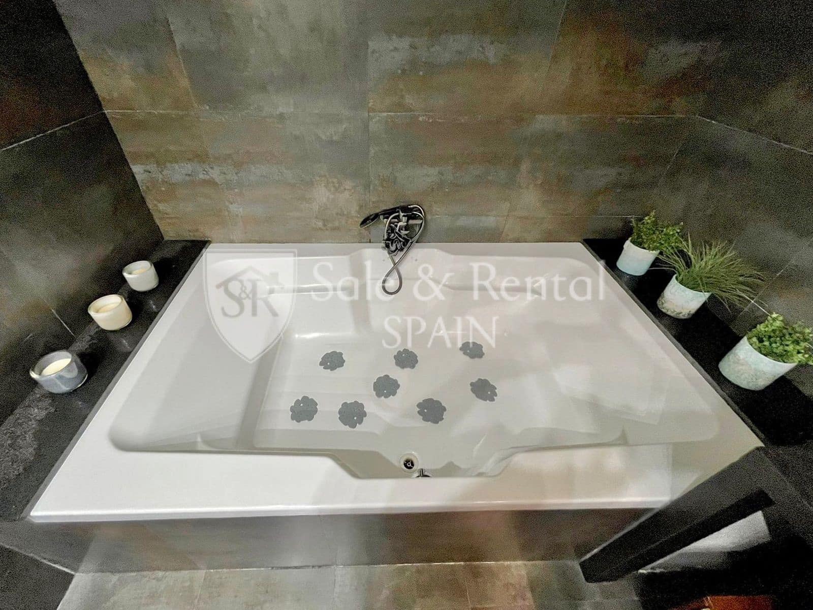 Chalet de 5 habitaciones en Blanes en venta con piscina garaje - 794.000 € (Ref: 9618880)