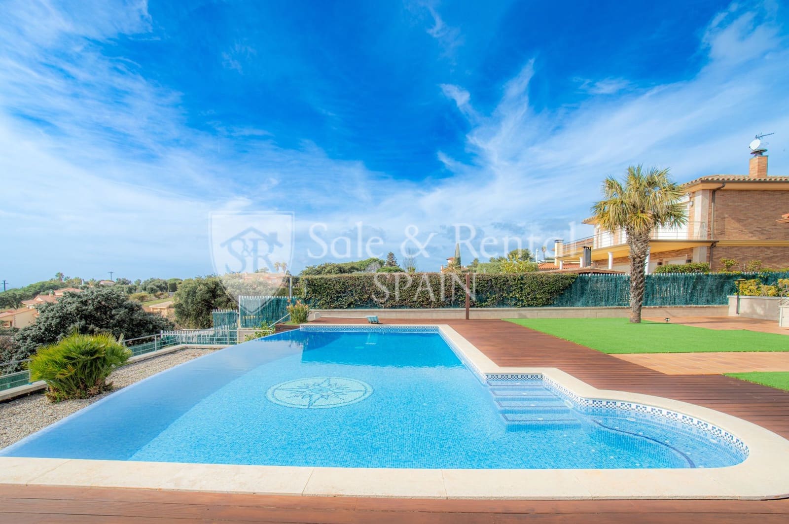 6 Zimmer Villa zu verkaufen in Lloret de Mar mit Pool - 1.270.000 € (Ref: 9618881)