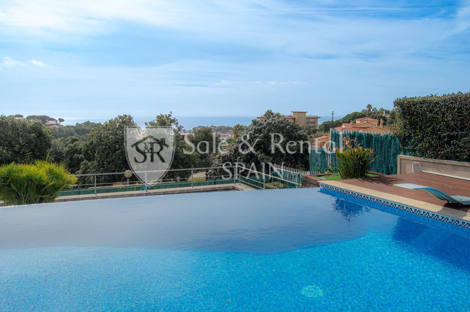 6 Zimmer Villa zu verkaufen in Lloret de Mar mit Pool - 1.270.000 € (Ref: 9618881)