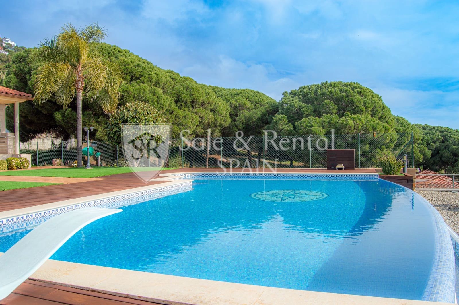 6 Zimmer Villa zu verkaufen in Lloret de Mar mit Pool - 1.270.000 € (Ref: 9618881)