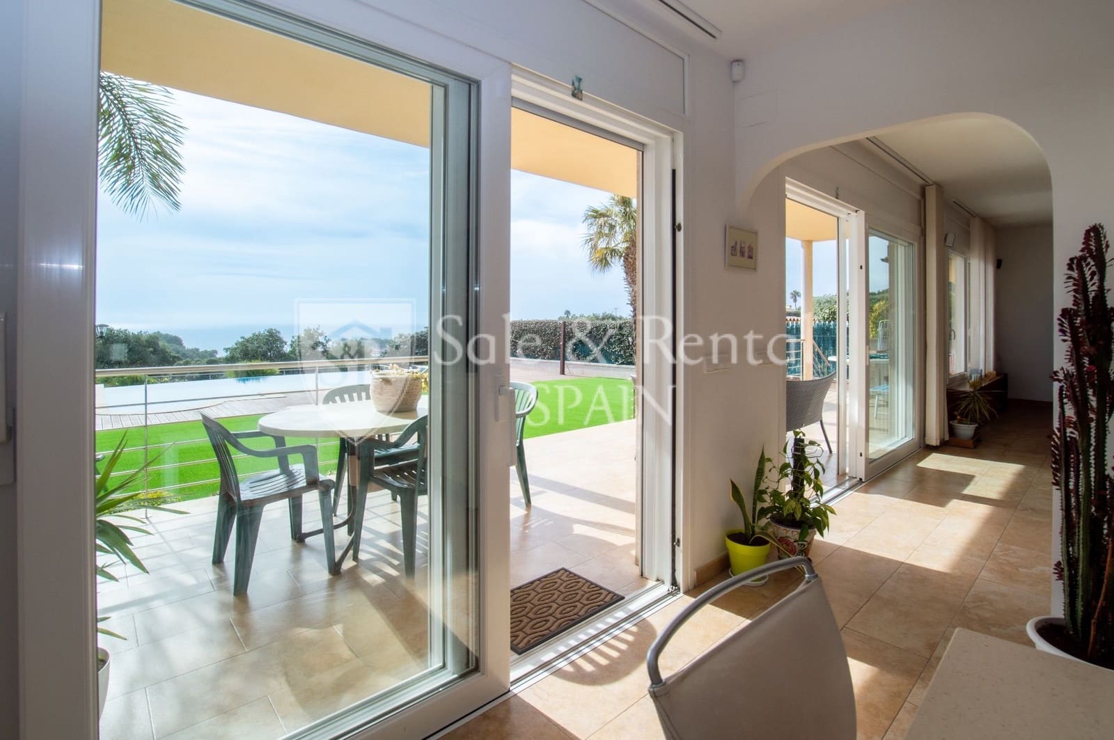 6 Zimmer Villa zu verkaufen in Lloret de Mar mit Pool - 1.270.000 € (Ref: 9618881)