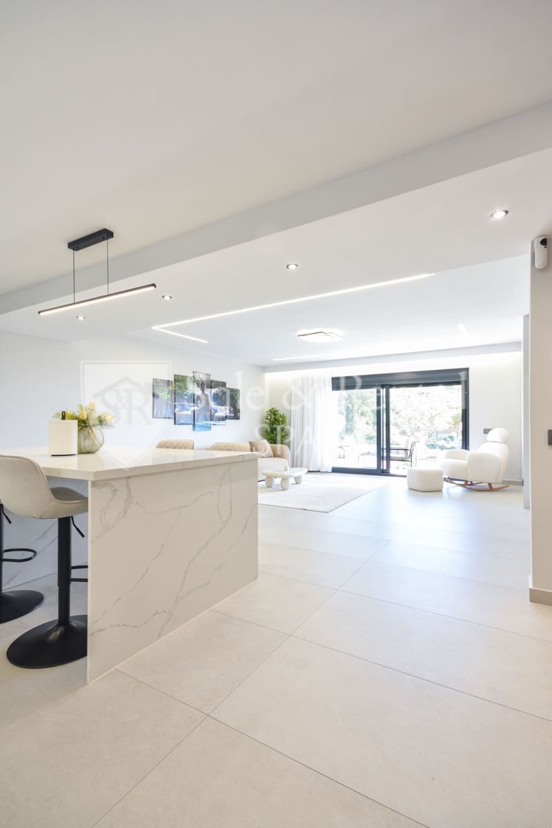 Chalet de 9 habitaciones en Lloret de Mar en venta con piscina - 1.190.000 € (Ref: 9643707)