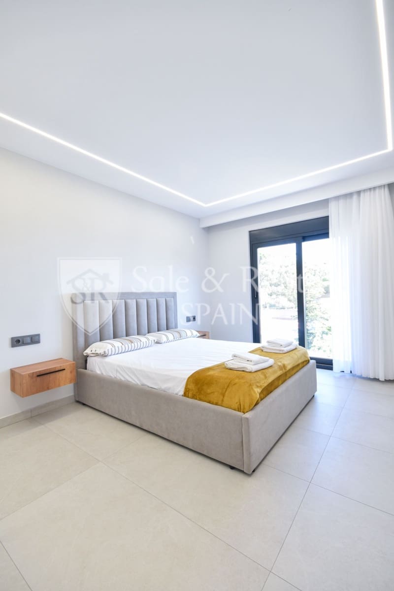 Chalet de 9 habitaciones en Lloret de Mar en venta con piscina - 1.190.000 € (Ref: 9643707)