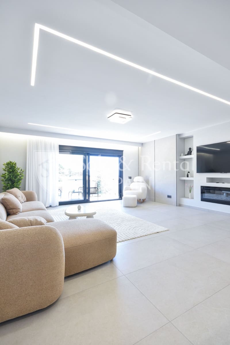 Chalet de 9 habitaciones en Lloret de Mar en venta con piscina - 1.190.000 € (Ref: 9643707)