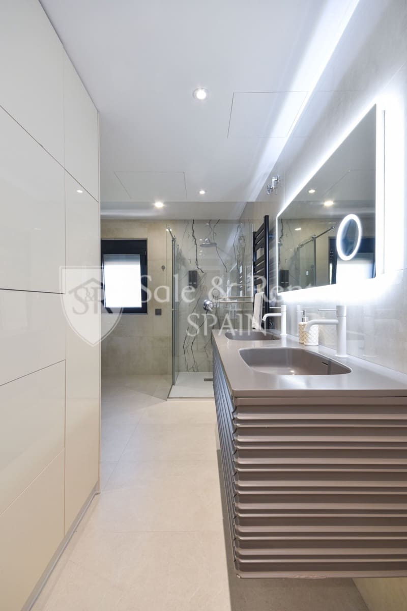 Chalet de 9 habitaciones en Lloret de Mar en venta con piscina - 1.190.000 € (Ref: 9643707)