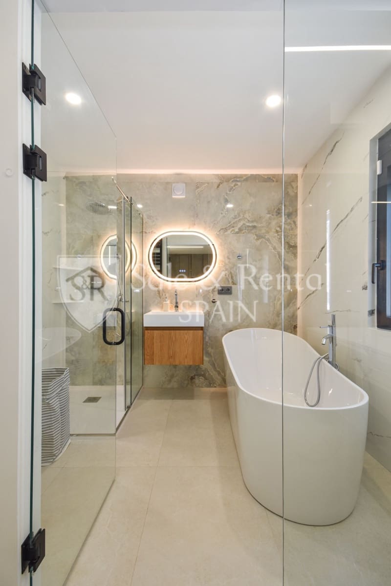 Chalet de 9 habitaciones en Lloret de Mar en venta con piscina - 1.190.000 € (Ref: 9643707)