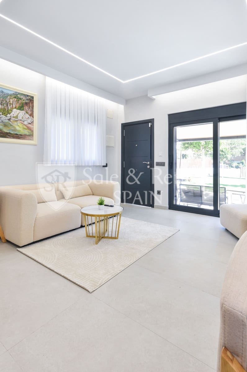 Chalet de 9 habitaciones en Lloret de Mar en venta con piscina - 1.190.000 € (Ref: 9643707)