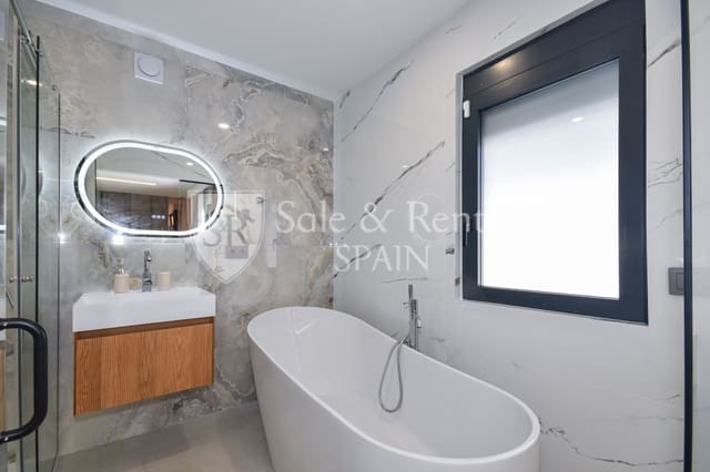 Chalet de 9 habitaciones en Serra Brava, Lloret de Mar en venta con piscina - 1.190.000 € (Ref: 9643707)