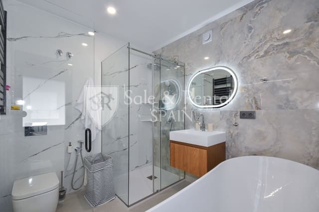 Chalet de 9 habitaciones en Serra Brava, Lloret de Mar en venta con piscina - 1.190.000 € (Ref: 9643707)