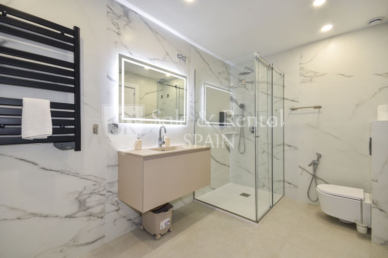 Chalet de 9 habitaciones en Lloret de Mar en venta con piscina - 1.190.000 € (Ref: 9643707)