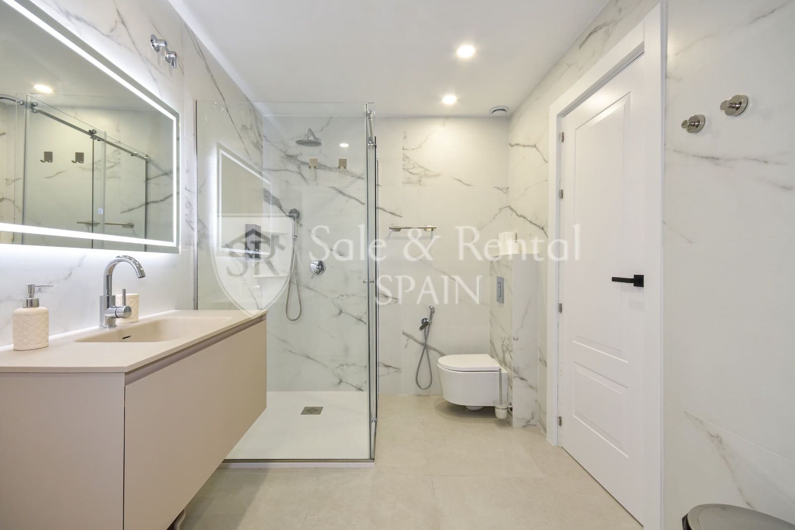 Chalet de 9 habitaciones en Lloret de Mar en venta con piscina - 1.190.000 € (Ref: 9643707)