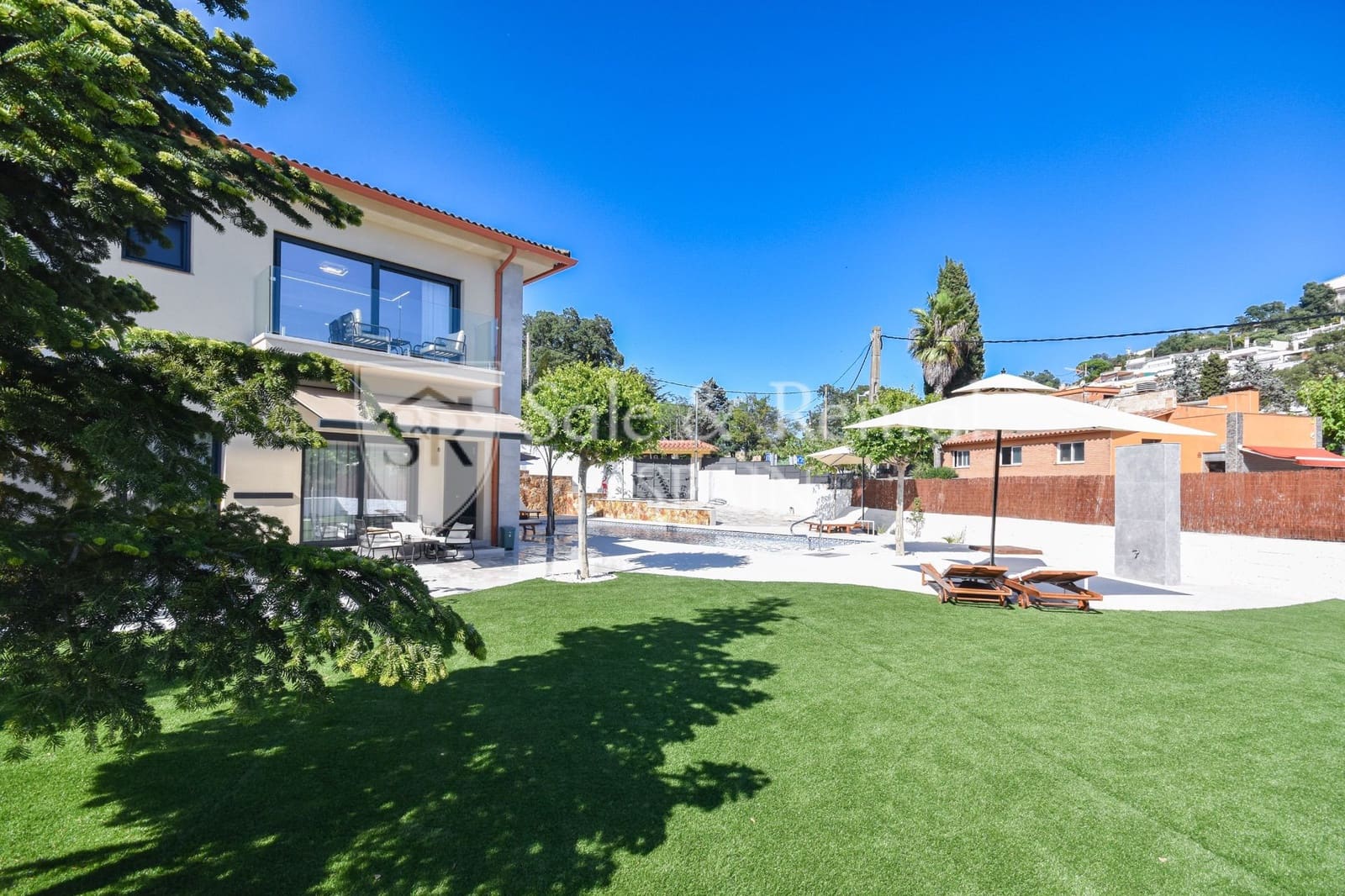 Chalet de 9 habitaciones en Lloret de Mar en venta con piscina - 1.190.000 € (Ref: 9643707)