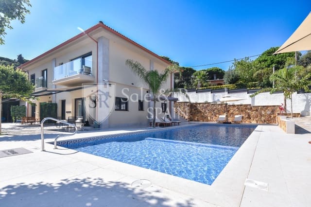 Chalet de 9 habitaciones en Serra Brava, Lloret de Mar en venta con piscina - 1.190.000 € (Ref: 9643707)