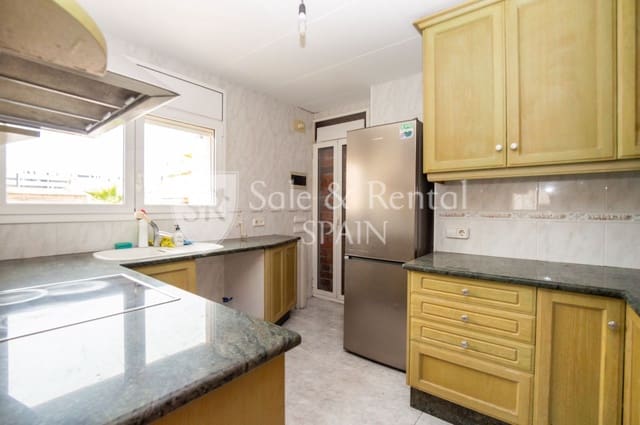 Pareado de 4 habitaciones en Malgrat de Mar en venta con garaje - 470.000 € (Ref: 9665795)