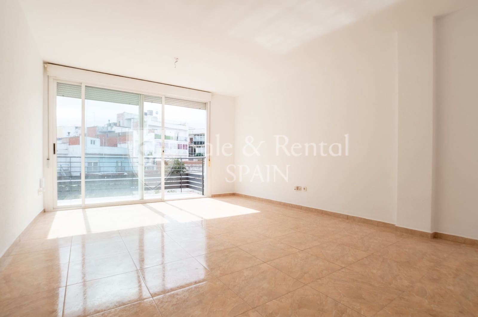 3 bedroom Flat for sale in Blanes with garage - € 237,000 (Ref: 9679406)