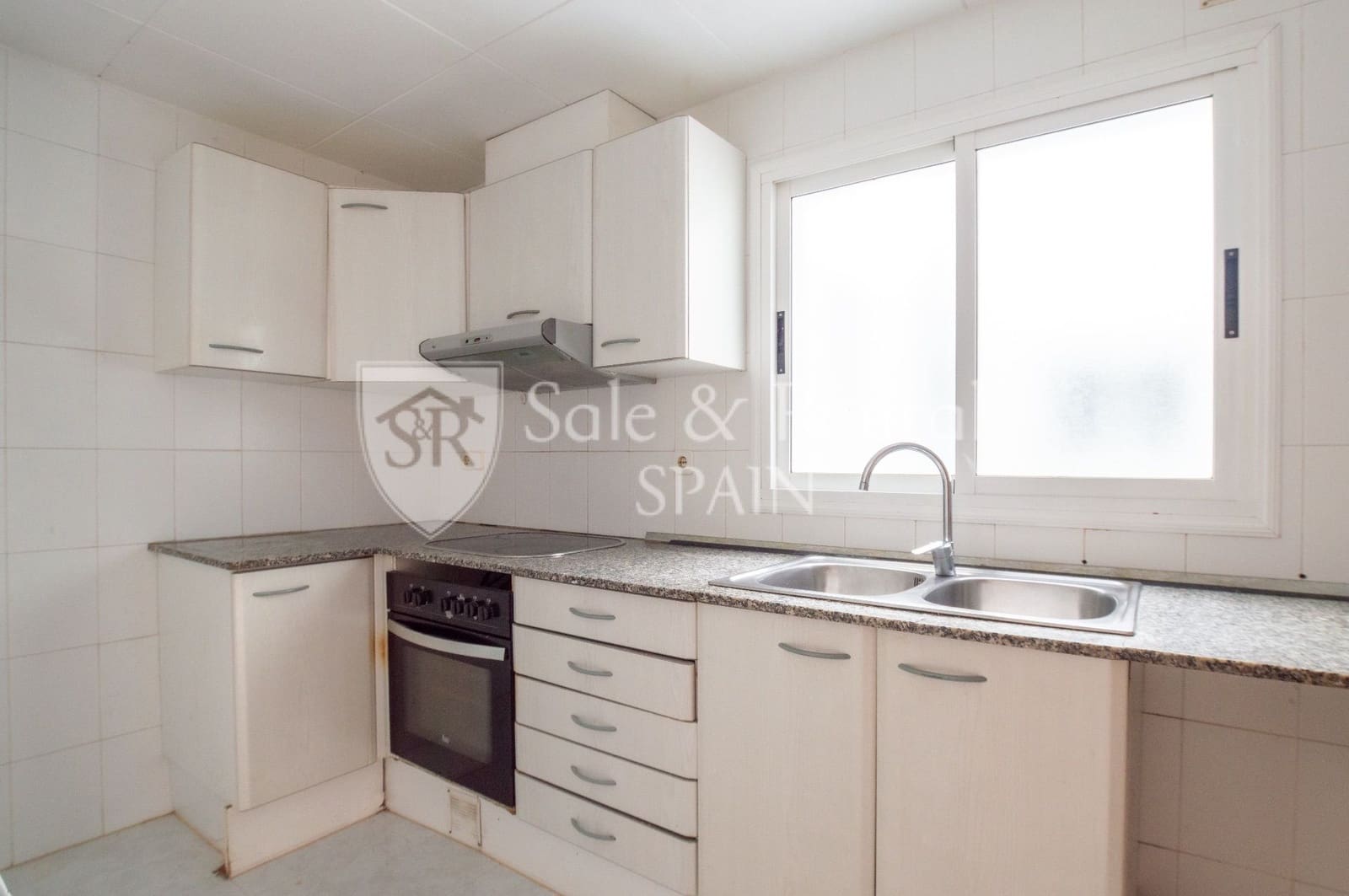 3 bedroom Flat for sale in Blanes with garage - € 237,000 (Ref: 9679406)