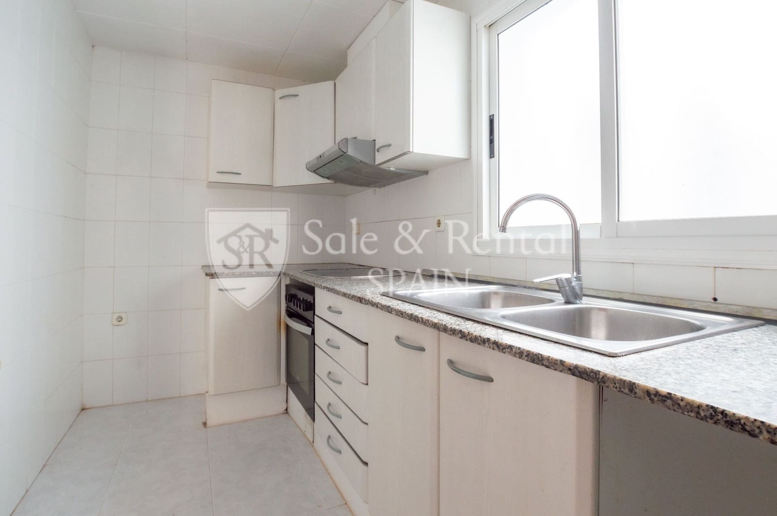 3 bedroom Flat for sale in Blanes with garage - € 237,000 (Ref: 9679406)