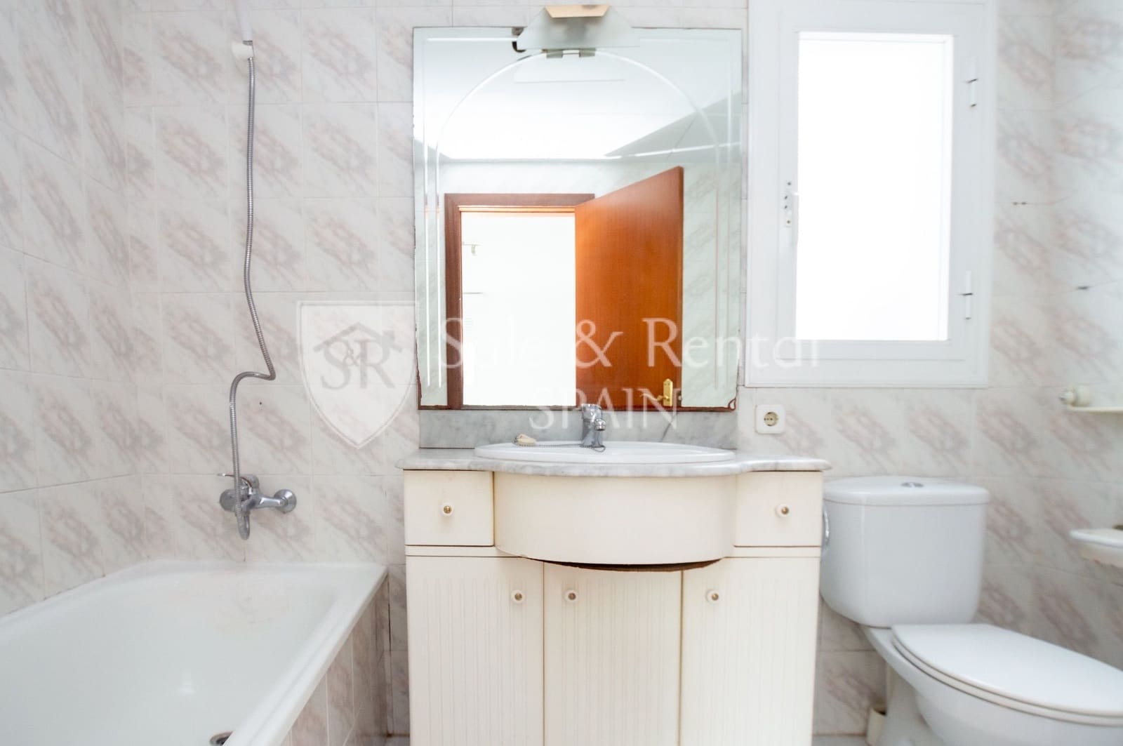 3 bedroom Flat for sale in Blanes with garage - € 237,000 (Ref: 9679406)