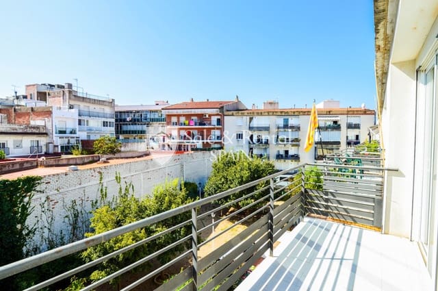 3 bedroom Flat for sale in Blanes with garage - € 237,000 (Ref: 9679406)