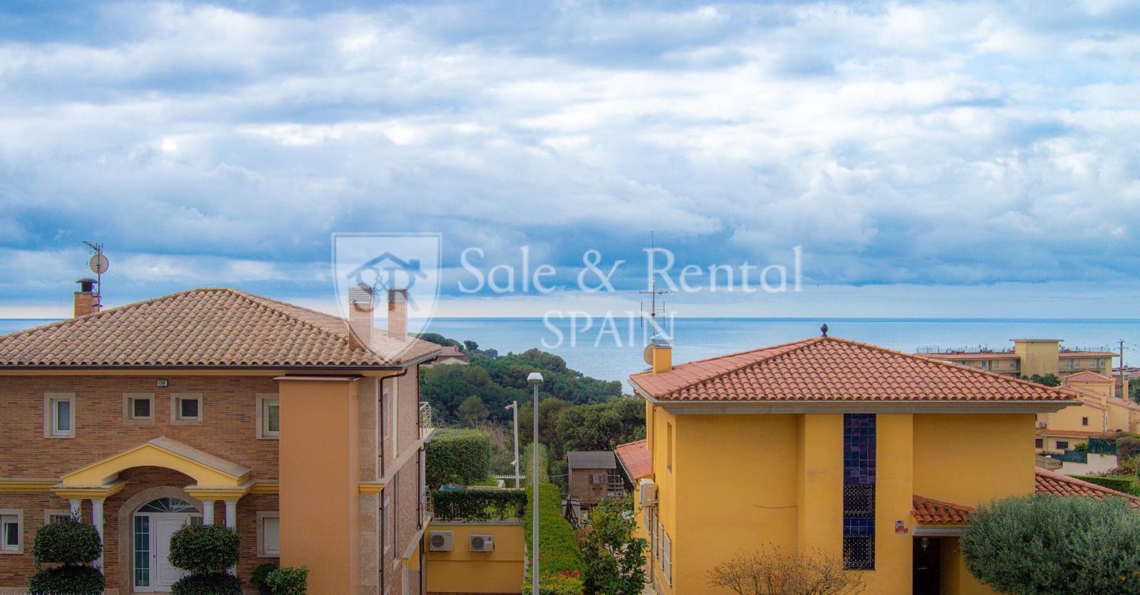 5 Zimmer Villa zu verkaufen in Lloret de Mar mit Pool Garage - 949.000 € (Ref: 9697999)