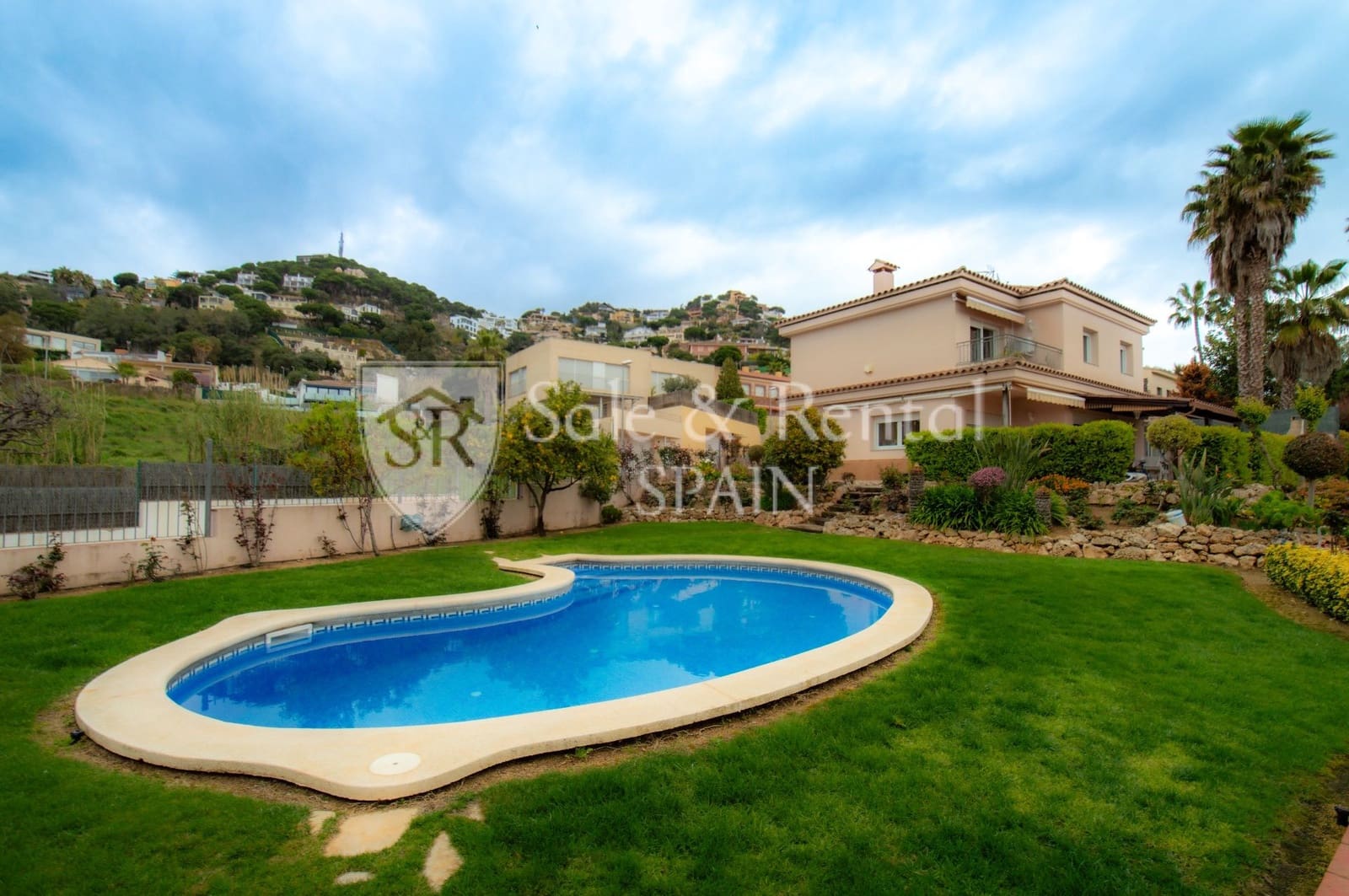 5 Zimmer Villa zu verkaufen in Lloret de Mar mit Pool Garage - 949.000 € (Ref: 9697999)