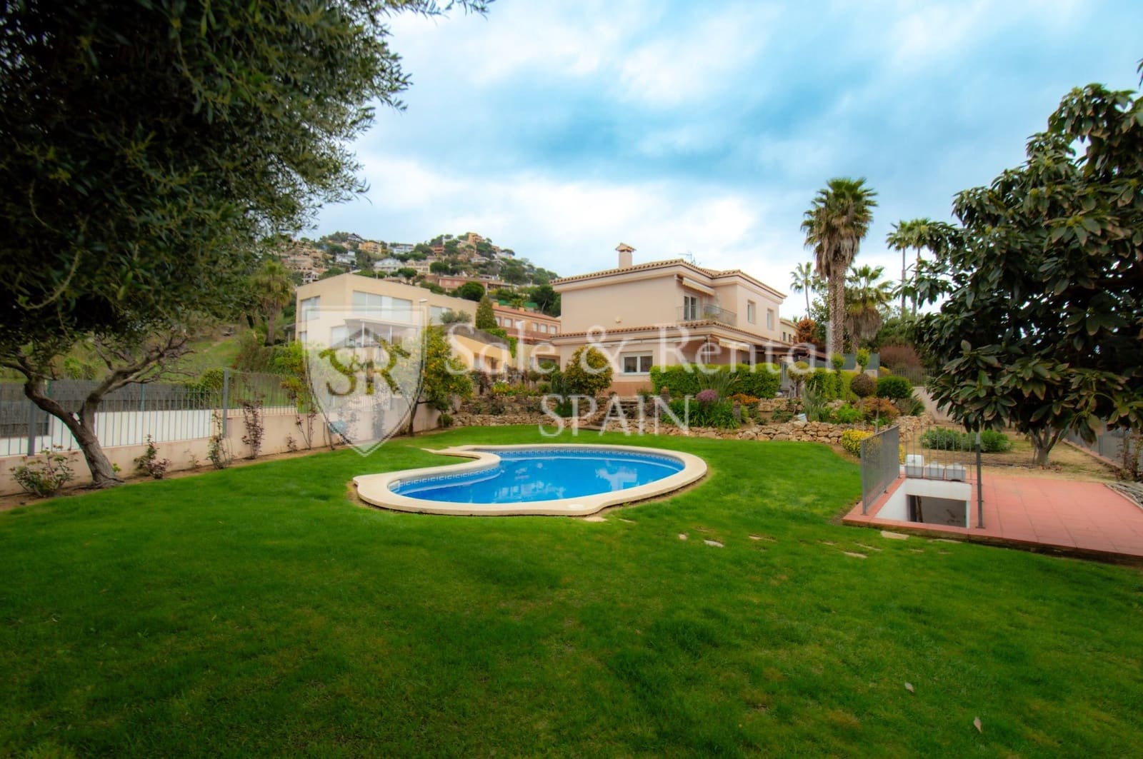 5 Zimmer Villa zu verkaufen in Lloret de Mar mit Pool Garage - 949.000 € (Ref: 9697999)