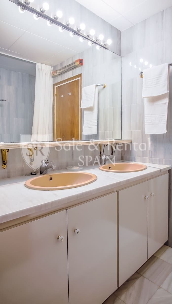 4 bedroom Villa for sale in Blanes with garage - € 850,000 (Ref: 9700386)