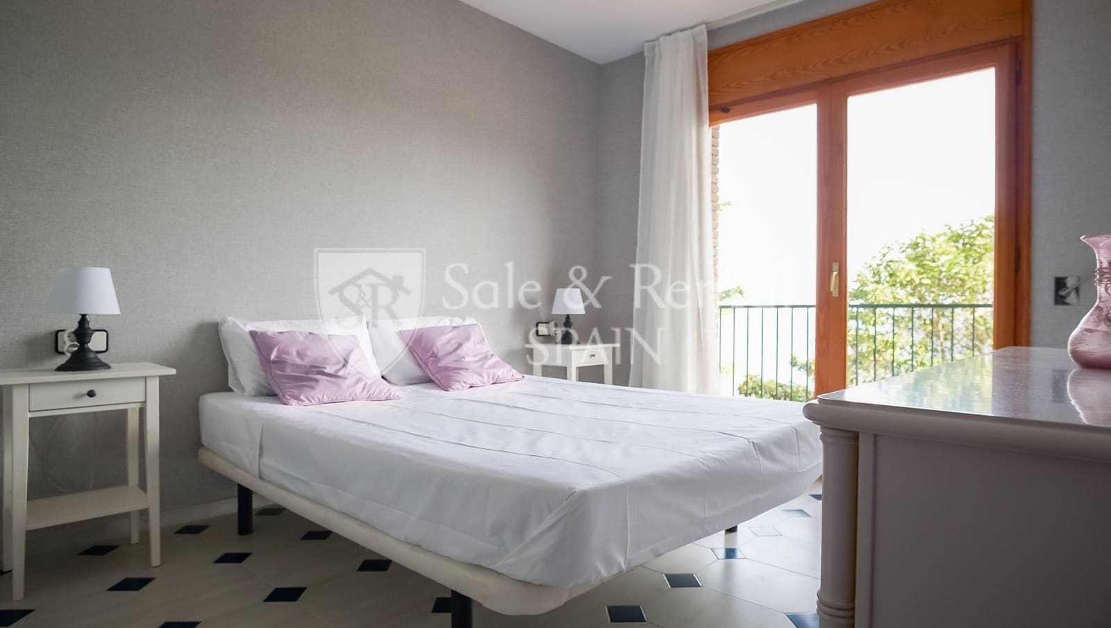 4 bedroom Villa for sale in Blanes with garage - € 850,000 (Ref: 9700386)