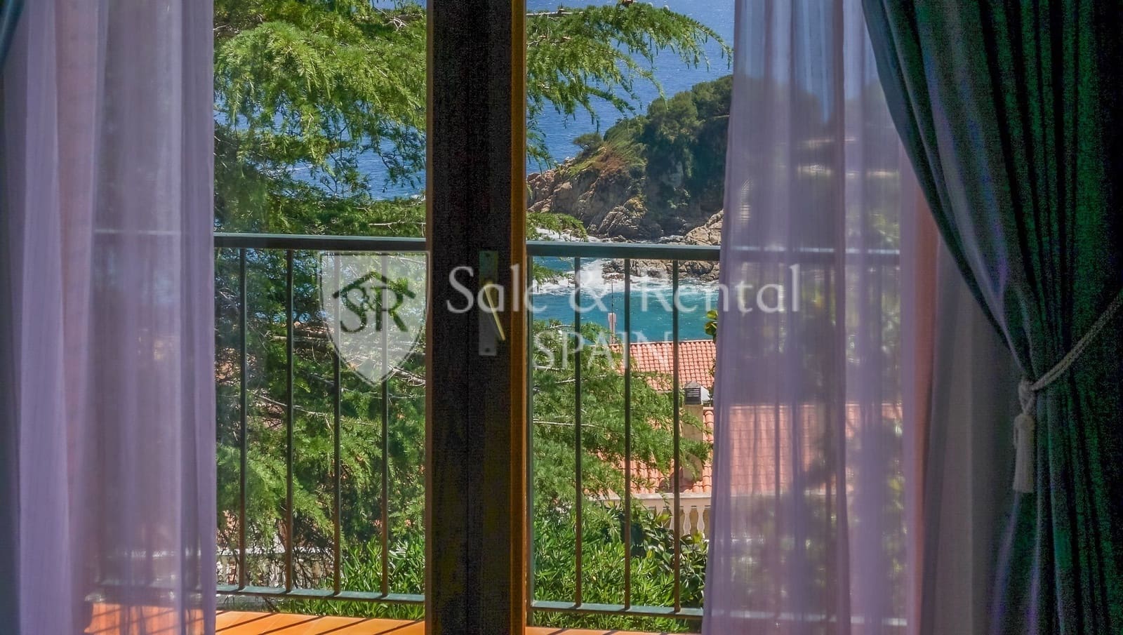 4 bedroom Villa for sale in Blanes with garage - € 850,000 (Ref: 9700386)