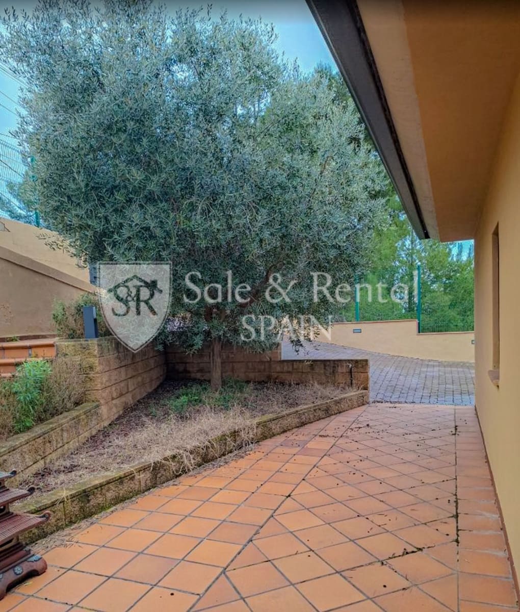 5 bedroom Villa for sale in Santa Susanna - € 539,000 (Ref: 9721041)