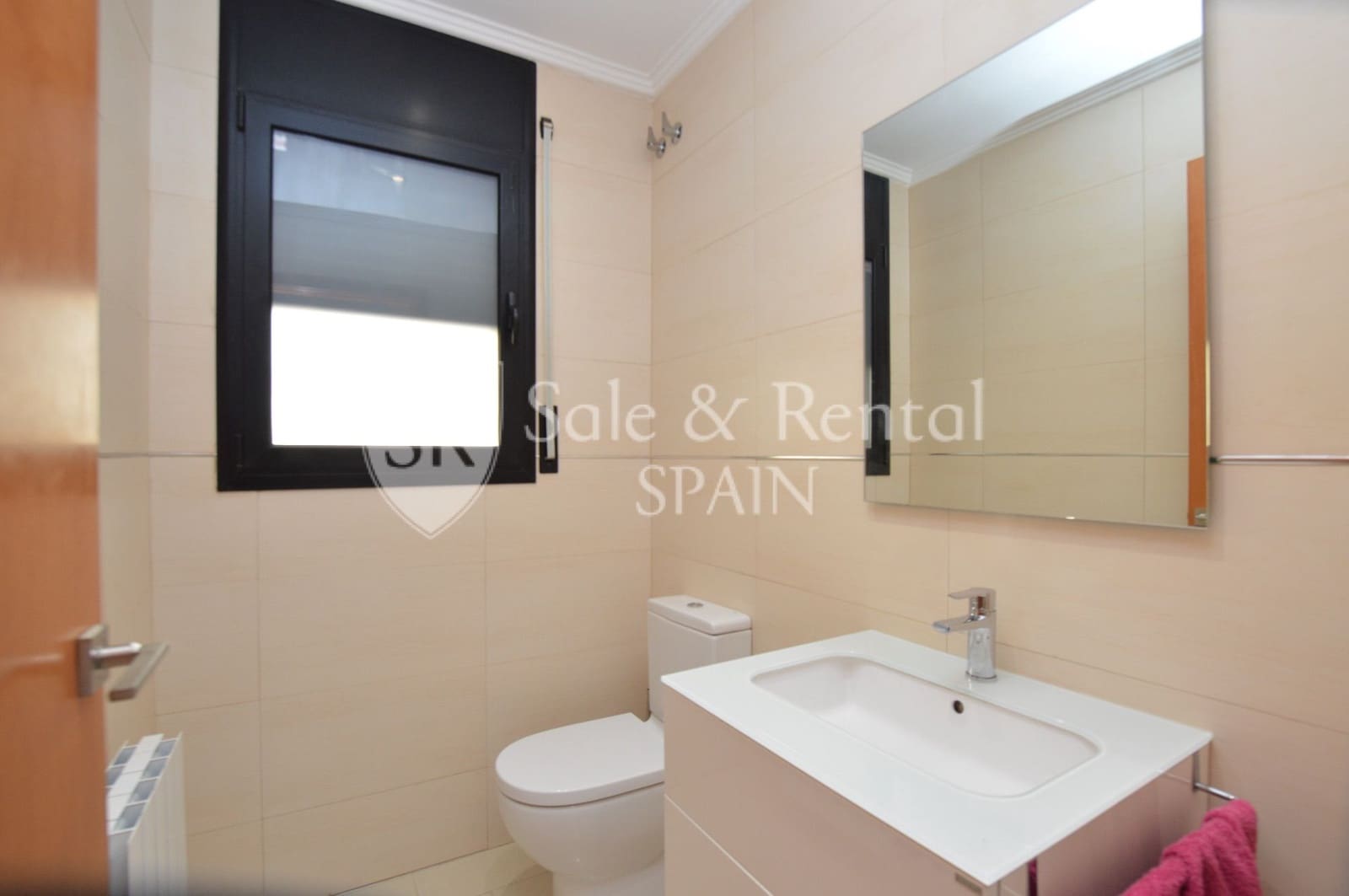 5 bedroom Villa for sale in Santa Susanna - € 539,000 (Ref: 9721041)