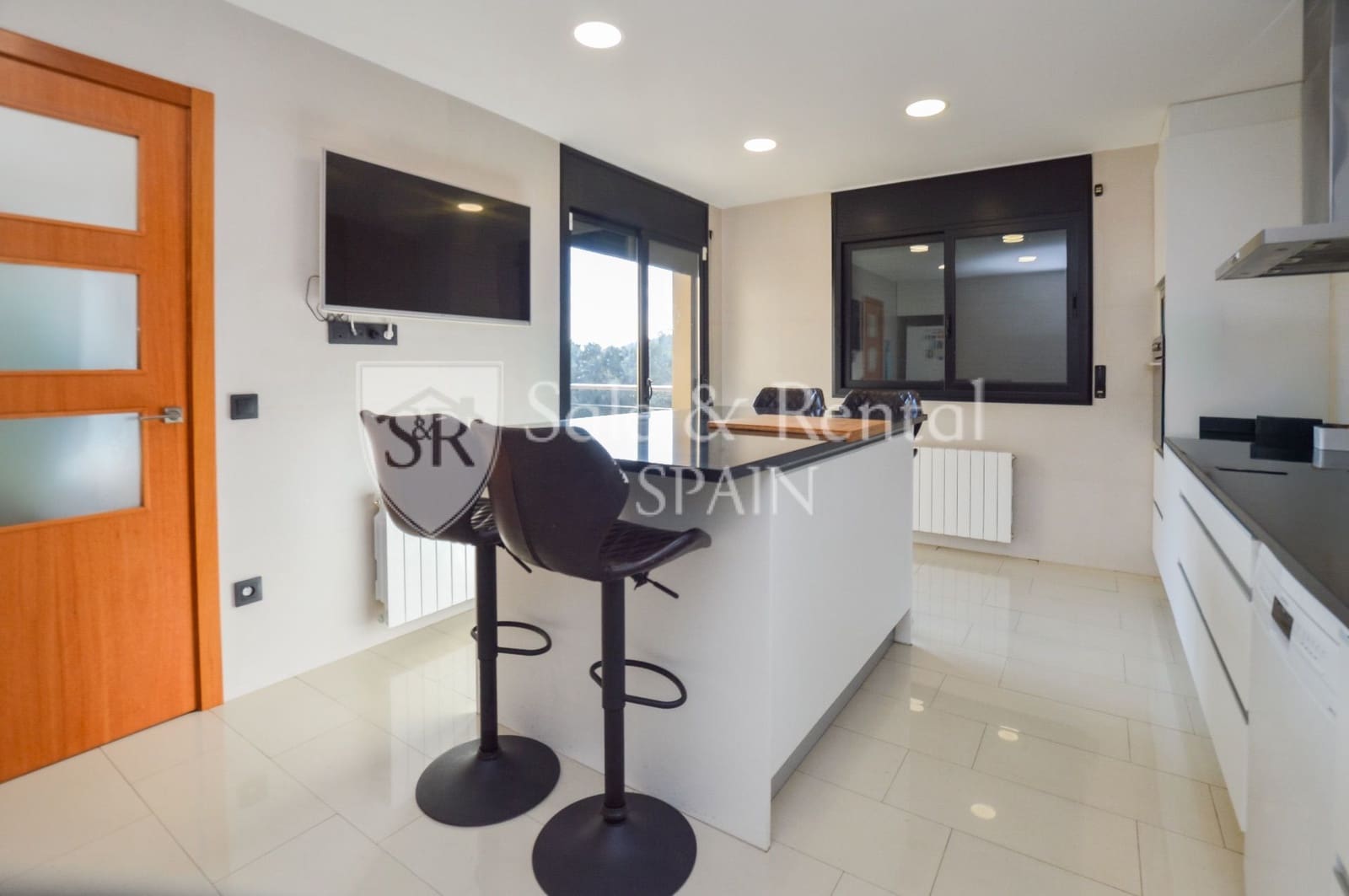 5 bedroom Villa for sale in Santa Susanna - € 539,000 (Ref: 9721041)