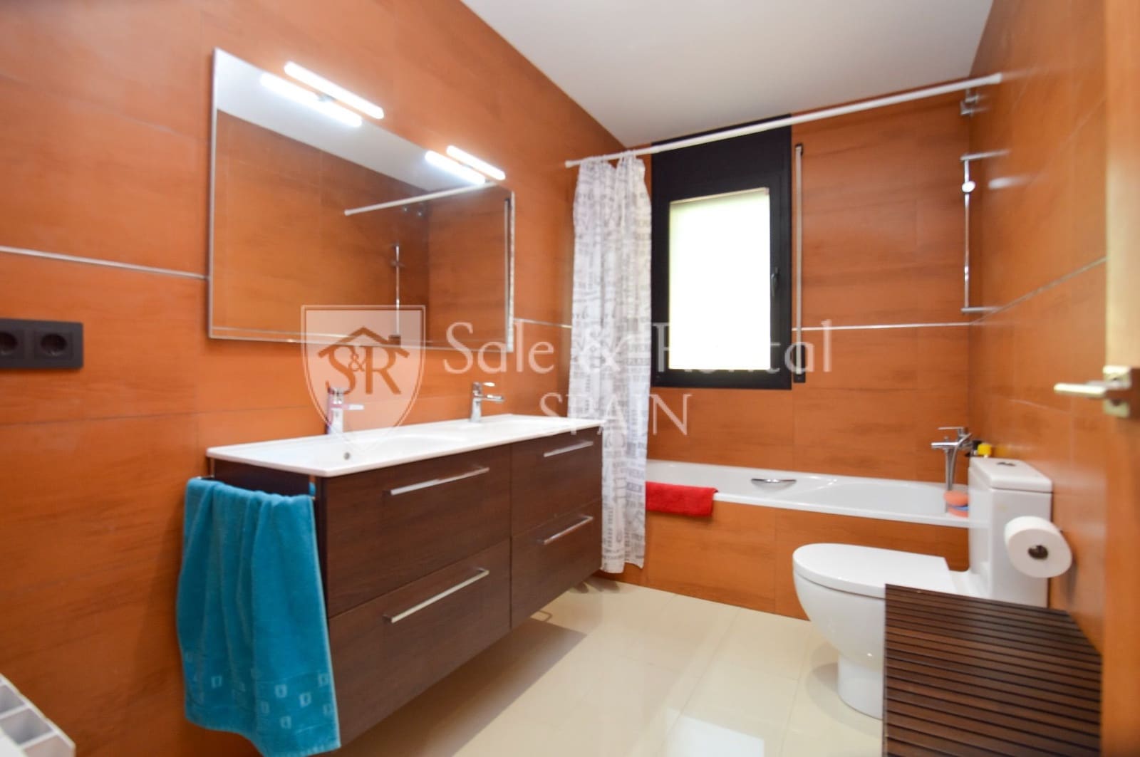 5 bedroom Villa for sale in Santa Susanna - € 539,000 (Ref: 9721041)