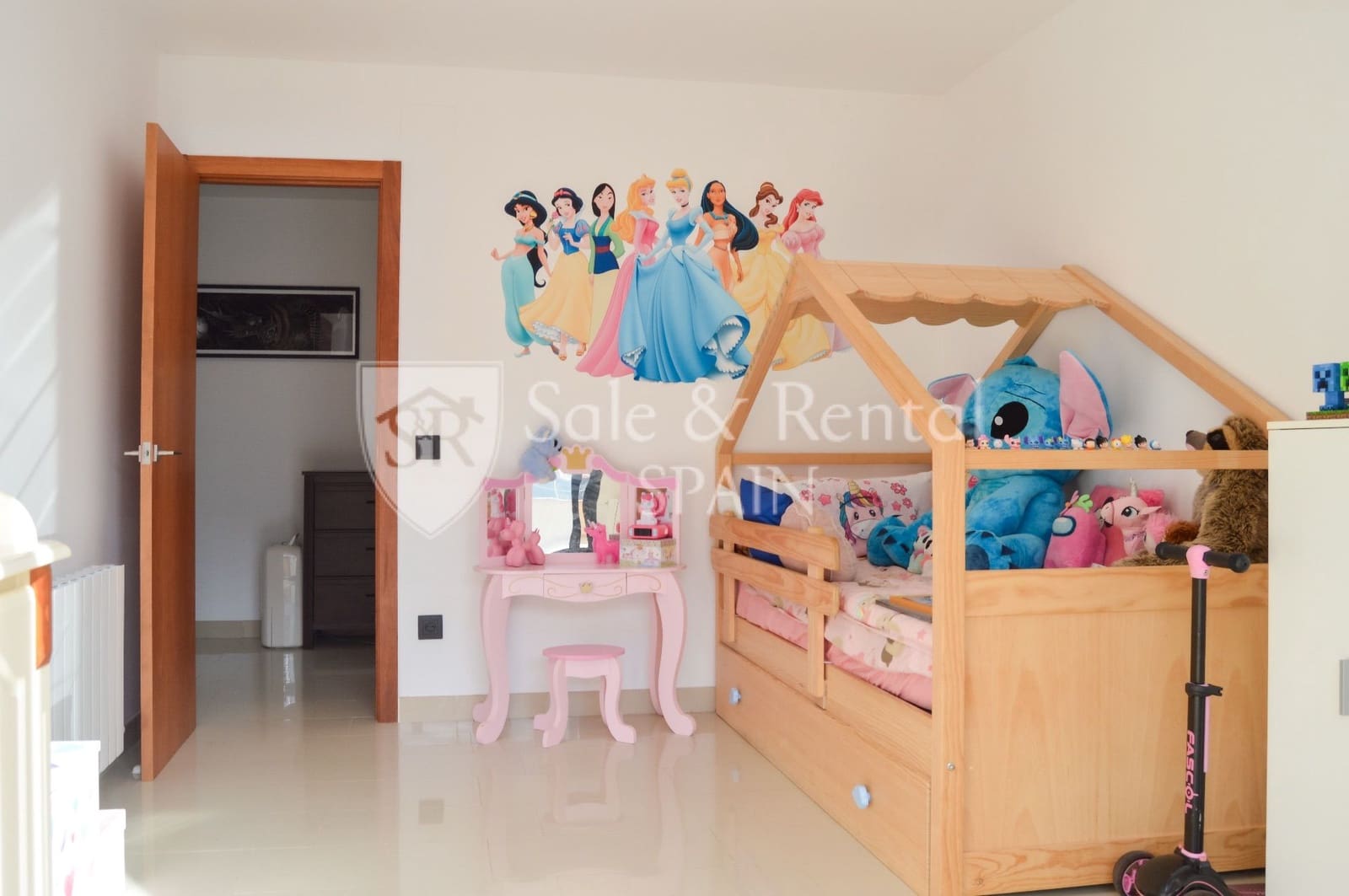 5 bedroom Villa for sale in Santa Susanna - € 539,000 (Ref: 9721041)