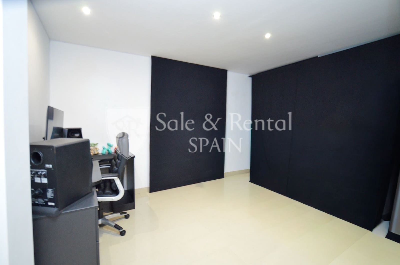 5 bedroom Villa for sale in Santa Susanna - € 539,000 (Ref: 9721041)