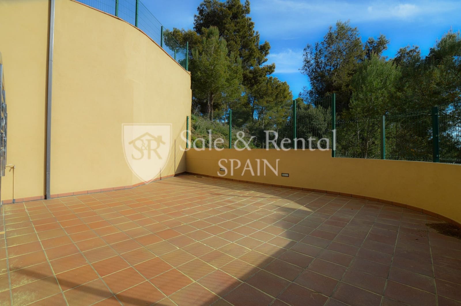 5 bedroom Villa for sale in Santa Susanna - € 539,000 (Ref: 9721041)