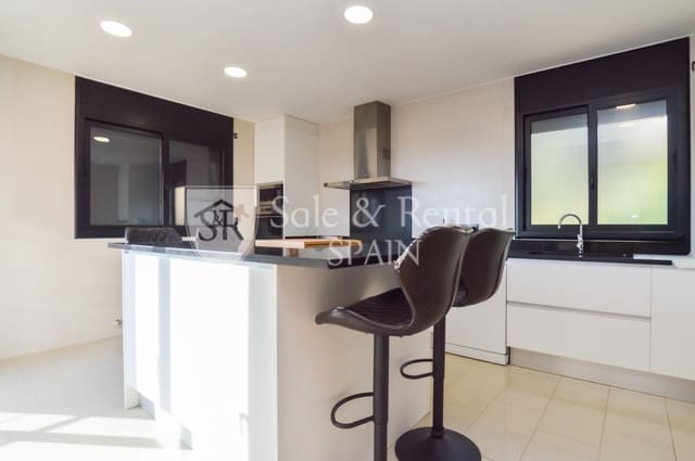 5 bedroom Villa for sale in Santa Susanna - € 539,000 (Ref: 9721041)