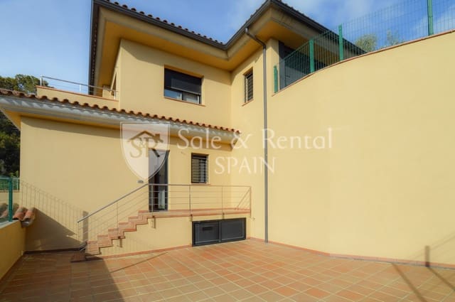 5 bedroom Villa for sale in Santa Susanna - € 539,000 (Ref: 9721041)